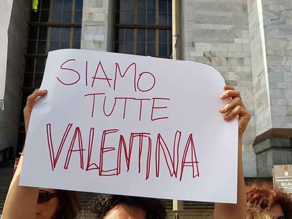 Presidio al Tribunale di Milano: Siamo tutte Valentina!